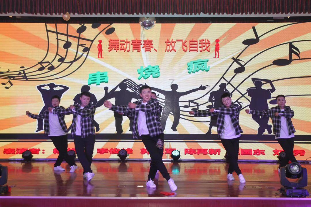 叔叔过世侄子什么时候去看？游戏画面